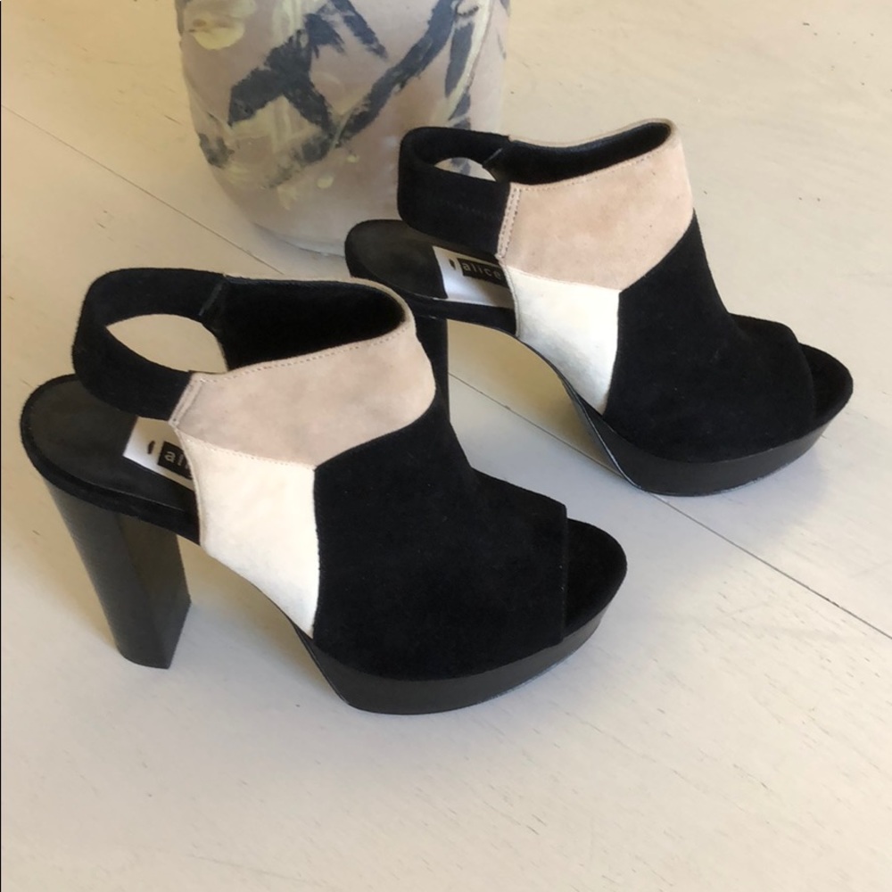NWOT Alice + Olivia sling back suede platforms